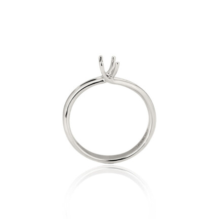 CASTED SOLITAIRE RING WITH GRIFF 4 CRISS-CROSSED PRONGS AND HALF ROUND SHANK